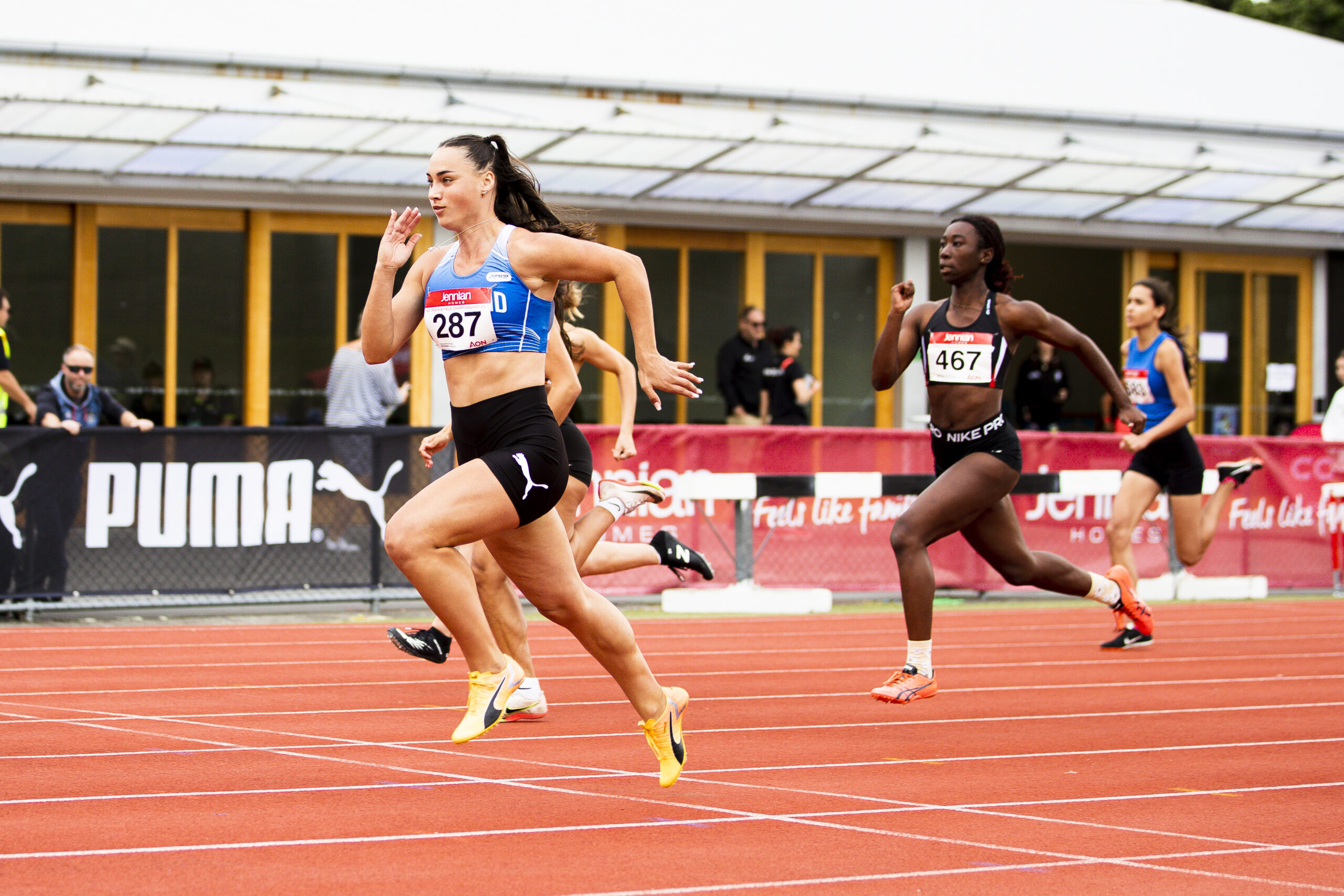 年輕而富有 年輕而富有