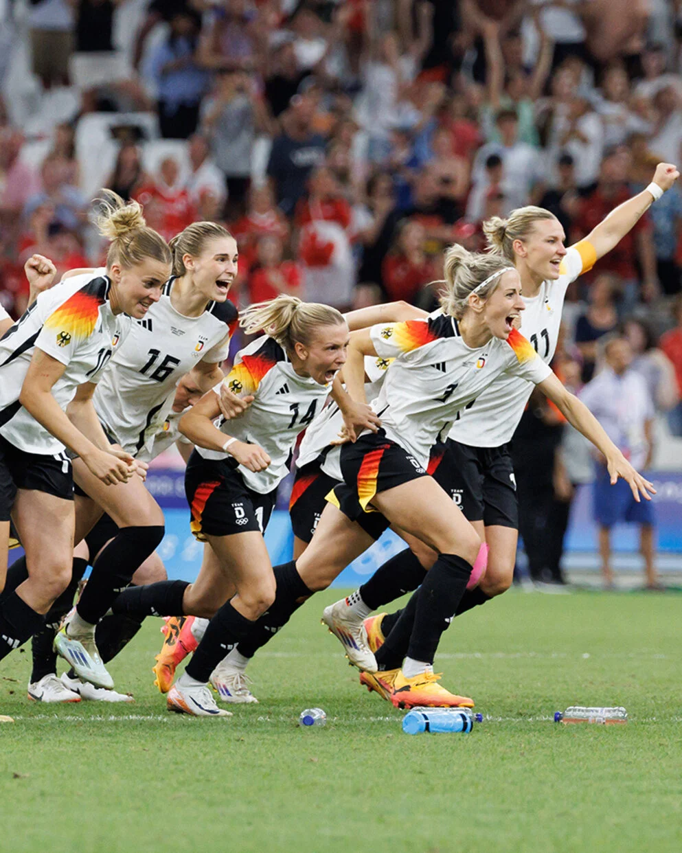 若干名足球 若干名足球